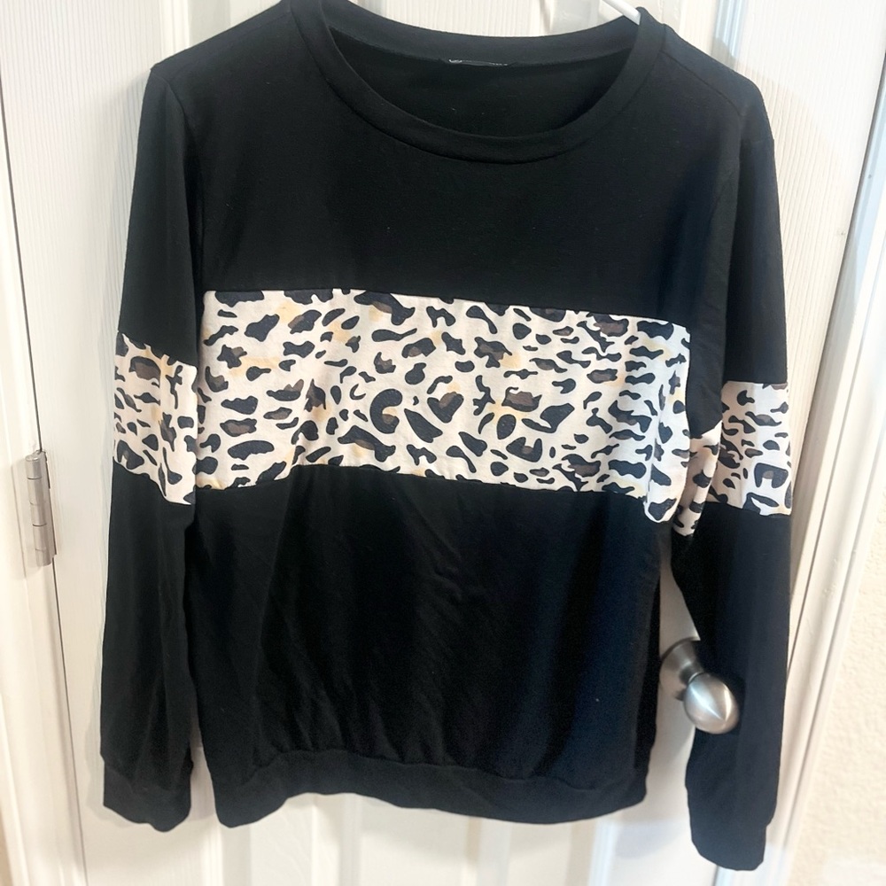 animal print black light weight sweater Small
